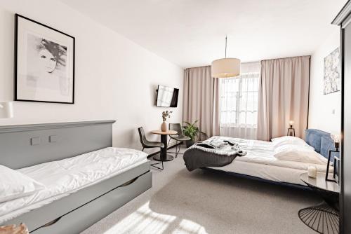 Una cama o camas en una habitación de Hotel Pivoňka