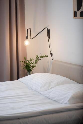 Una cama o camas en una habitación de Hotel Pivoňka