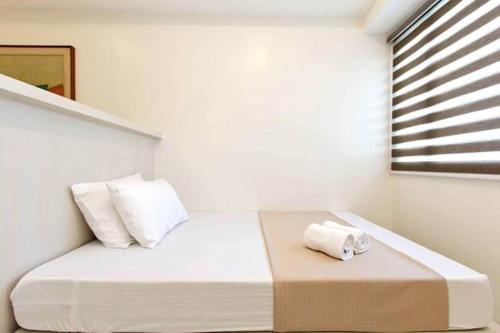 Ένα ή περισσότερα κρεβάτια σε δωμάτιο στο Condo Studio Luxe in Princeton Residences