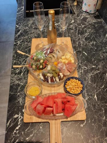 a table with two plates of food and wine glasses at B&B de Maaskei in Guelle