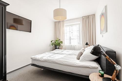 Una cama o camas en una habitación de Hotel Pivoňka