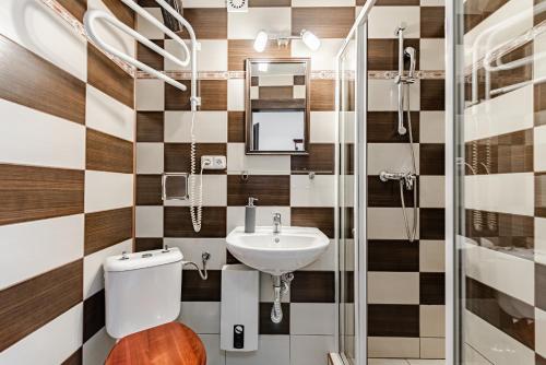Un baño de Hotel Pivoňka
