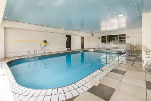 a large pool with blue water in a building at Sleep Inn Sioux Falls Airport in Sioux Falls