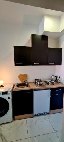 Una cocina o zona de cocina en Pension Fürstenzell