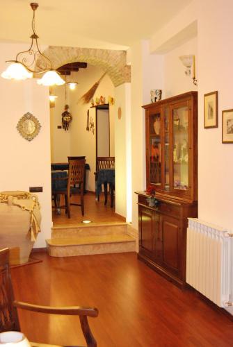 a living room with wooden floors and a dining room at Le Cinque Novelle in Agrigento