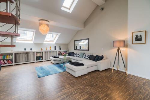 a living room with a white couch and a table at Ruhige Dachwohnung mit Terrasse Berlin MITTE - Spacious modern rooftop loft in Berlin MITTE in Berlin