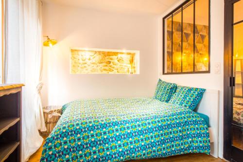 Postel nebo postele na pokoji v ubytování Sauna - Le loft des remparts - FloBNB