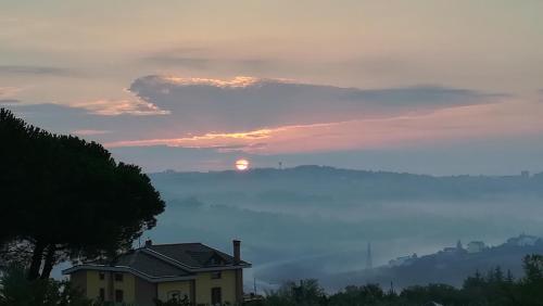 a view of a sunset with a house in the foreground at Radices Bed & Breakfast in Campobasso