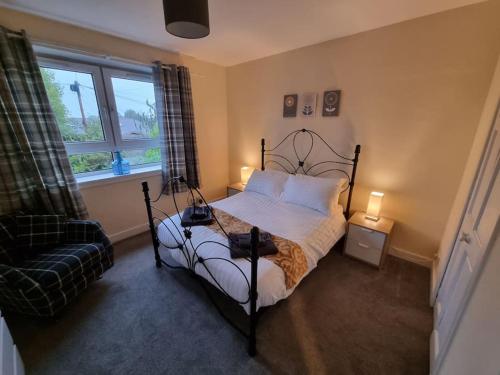 Postelja oz. postelje v sobi nastanitve Lovely 3 bed apartment in Aberdeen