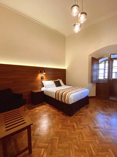 Ein Bett oder Betten in einem Zimmer der Unterkunft San Juan Suites