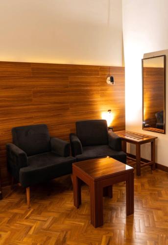 Ein Sitzbereich in der Unterkunft San Juan Suites
