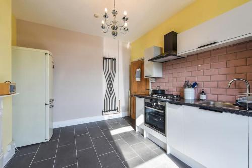 Traditional 3-Bed Property in Pontcanna with Parking photo 34