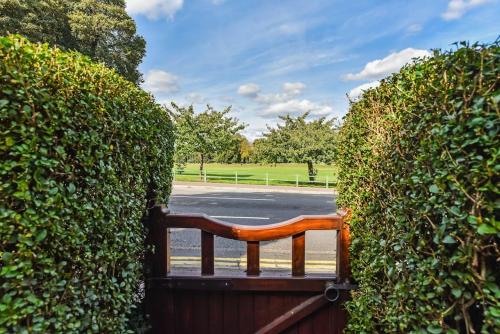 Traditional 3-Bed Property in Pontcanna with Parking photo 9