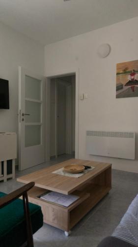 a living room with a wooden coffee table at Apartmani Gaj in Malinska