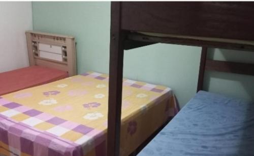 En eller flere senge i et værelse på Casa Oásis em Peruibe.