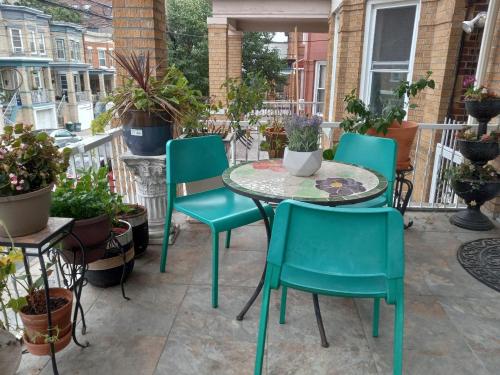 Balkón nebo terasa v ubytování Cool 3 BR for U Near Manhattan View, 15 Min to NYC