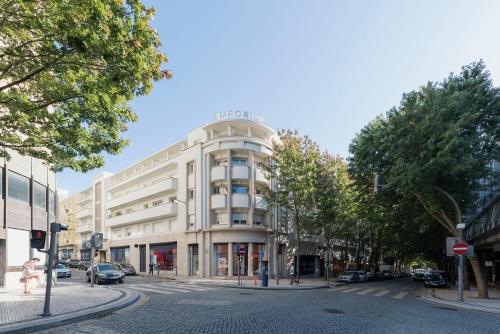 Luxury City Center Emporium