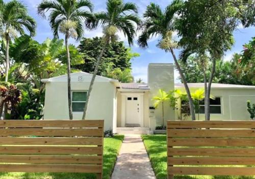 Spacious 3 BR House In Design District – Photos 2