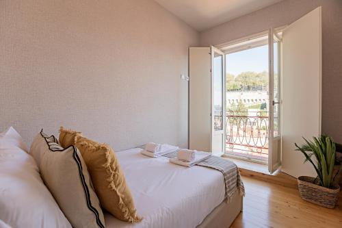 Wonderful Flat Near River w/ AC by LovelyStay