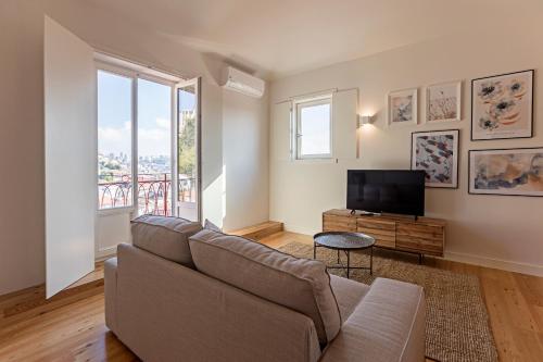 Wonderful Flat Near River w/ AC by LovelyStay