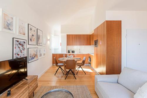 Wonderful Flat Near River w/ AC by LovelyStay