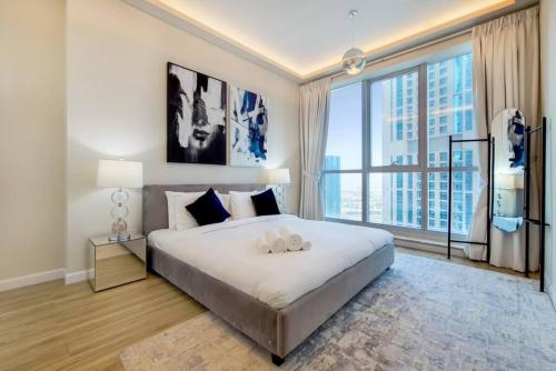 Postel nebo postele na pokoji v ubytování Torch Tower, Dubai Marina - Vacationer