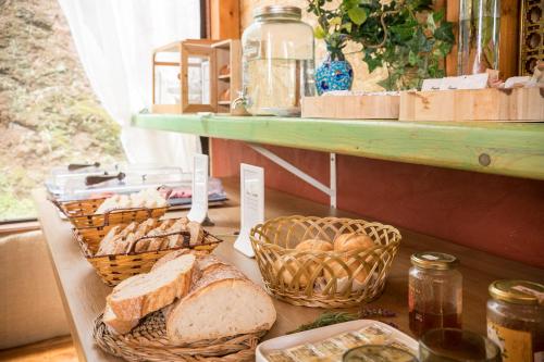 a table with baskets of bread and baskets of bread at Hotel Rural El Refugio in Tejeda