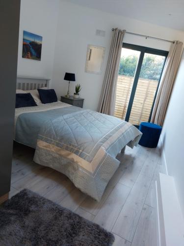 een slaapkamer met een bed en een groot raam bij Seaside Apartment with Seaview in Dublin 3 close to city centre in Dublin