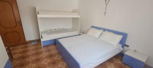 Postel nebo postele na pokoji v ubytování Teulada vacanze