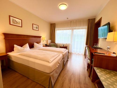 Postel nebo postele na pokoji v ubytování Hotel Bärenstüberl