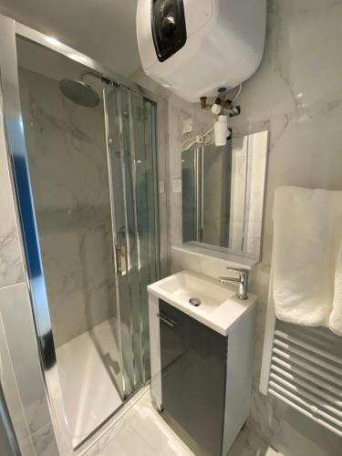 Kúpeľňa v ubytovaní La Residence des Célestins - Appartement Duplex N14 - Centre Vichy