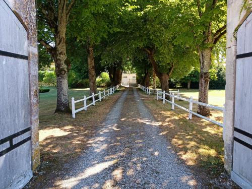 Κήπος έξω από το Le Prieuré de Bourg Charente