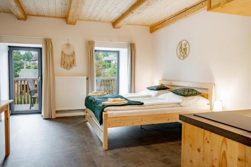Postel nebo postele na pokoji v ubytování Apartmány NONE
