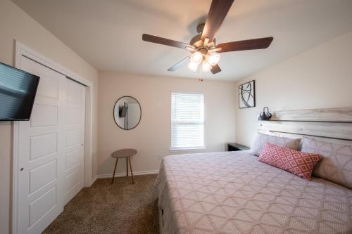 Ένα ή περισσότερα κρεβάτια σε δωμάτιο στο Experience Lake Solace