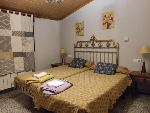 a bedroom with a bed with a laptop on it at Descanso, aire sano y buenos asados in Barahona