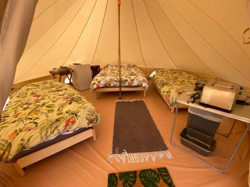 a room with two beds in a tent at The Paddock in Bredon