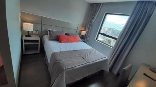 Säng eller sängar i ett rum på Flat 808 moderno e privilegiada localização no Centro