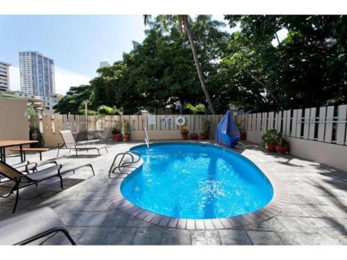 a small blue swimming pool on a patio at soulfactory Hawaii in Honolulu