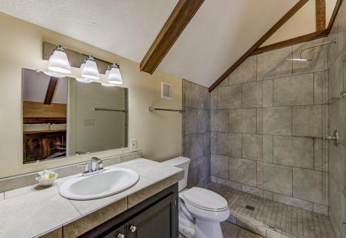 a bathroom with a sink and a toilet and a mirror at Halpino in Vicksburg