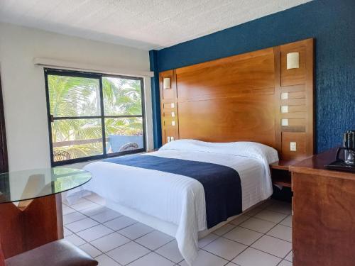 Postel nebo postele na pokoji v ubytování HOTEL TORRE MARINA