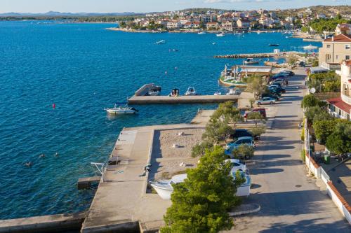 Fotografia z galérie ubytovania Apartments and rooms by the sea Brodarica, Sibenik - 15466 v Šibeniku