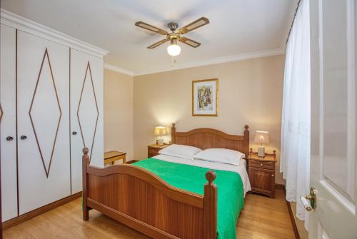 Posteľ alebo postele v izbe v ubytovaní Apartment Brodarica 4194d
