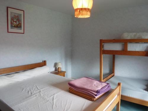Двуетажно легло или двуетажни легла в стая в Gîte La Guillermie, 5 pièces, 14 personnes - FR-1-489-188