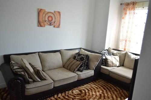 Χώρος καθιστικού στο Tranquil Downtown Escape with Backyard