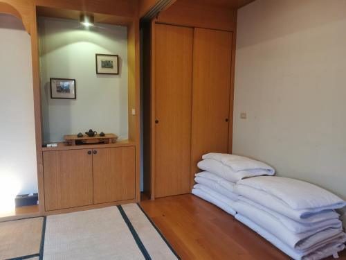 a room with a stack of white pillows on the floor at Posia 122 in Tainan