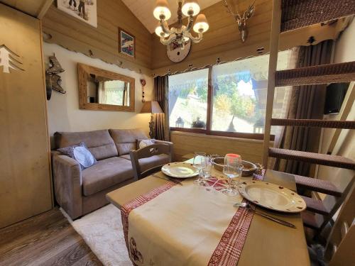 Studio cocooning rénové avec parking et mezzanine - FR-1-598-113