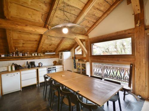 Nhà bếp/bếp nhỏ tại Chalet moderne 10 pers près des pistes avec parking et WIFI - FR-1-684-20
