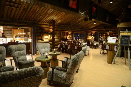 Salon oz. bar v nastanitvi Lapland Hotels Luostotunturi & Amethyst Spa