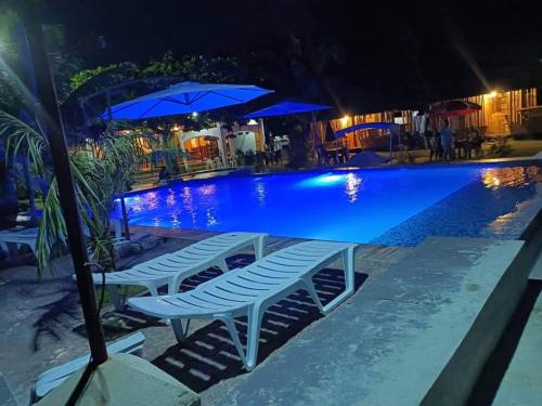 Bazén v ubytování RRJ's BEACH RESORT nebo v jeho okolí