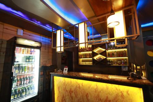 Ο χώρος του lounge ή του μπαρ στο Hotel Jai Harsh